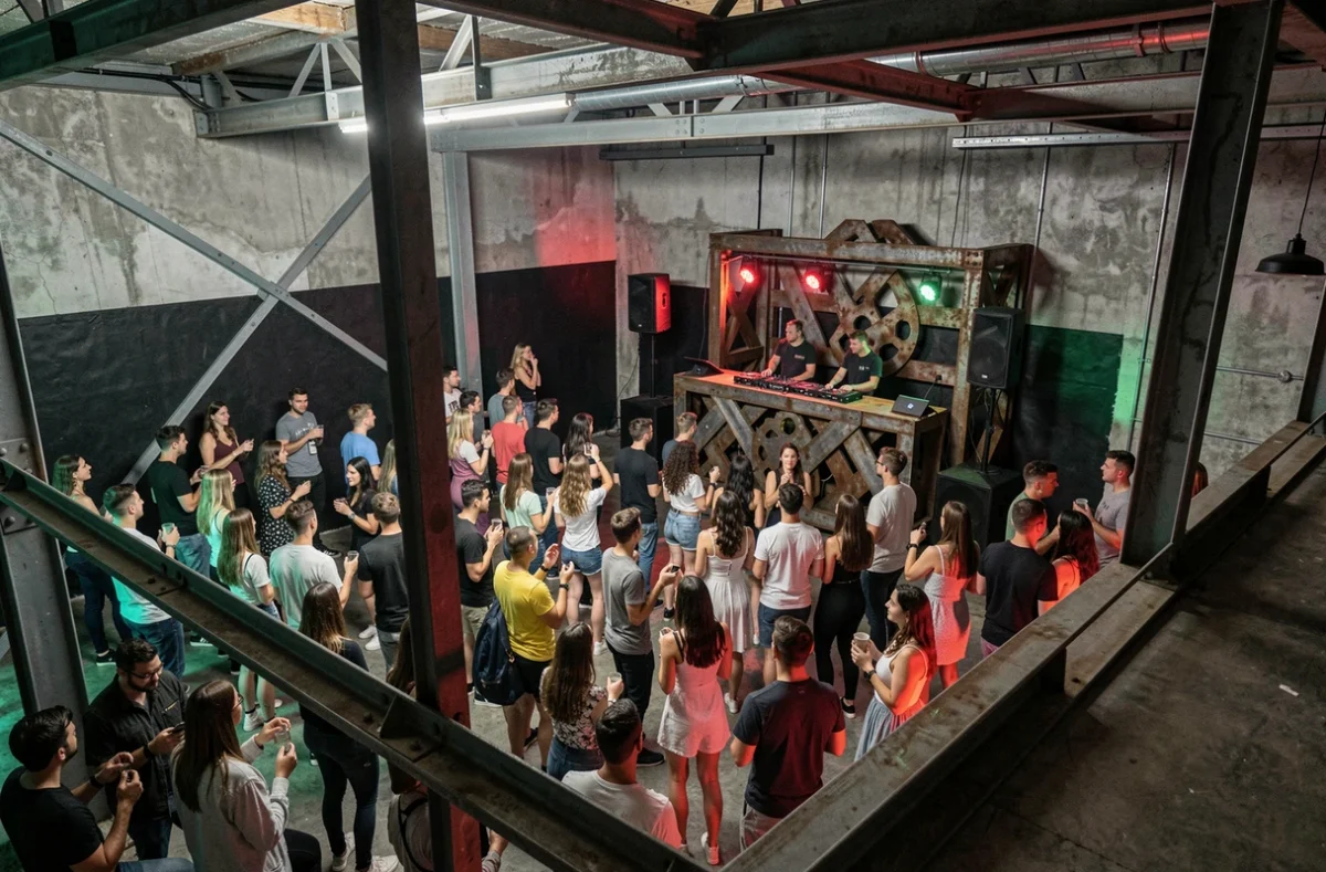 Le Garage, discothèque au style industriel à Annecy avec DJ et piste de danse animée