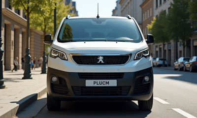 Voiture Peugeot Rifter 2024 en ville en plein jour